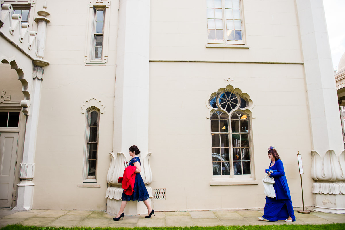 brides family arrive for her wedding